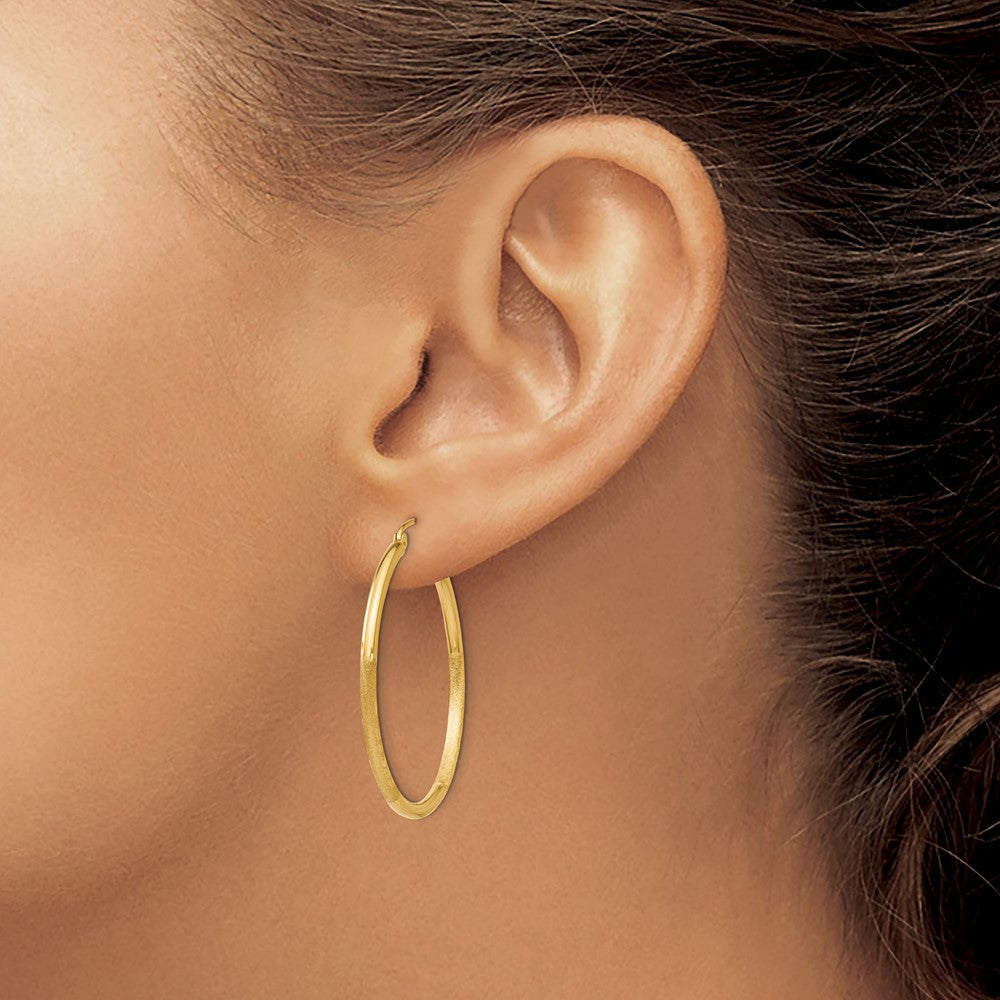 10k Satin and Diamond-cut 2mm Round Tube Hoop Earrings