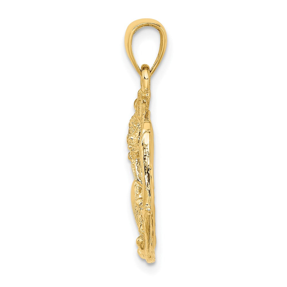 14K Shell Cluster In Circle Charm