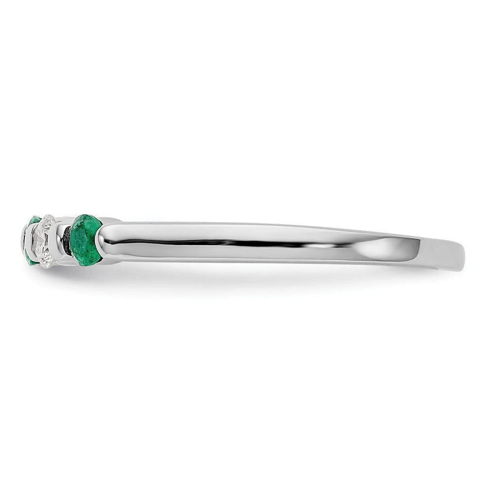 14k White Gold Diamond w/Emerald Band