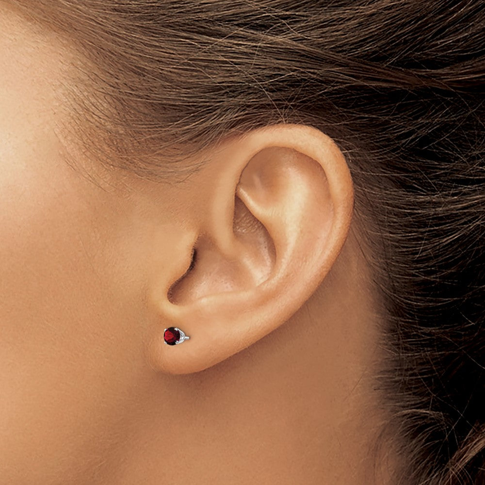 14k White Gold 4mm Garnet Stud Earrings