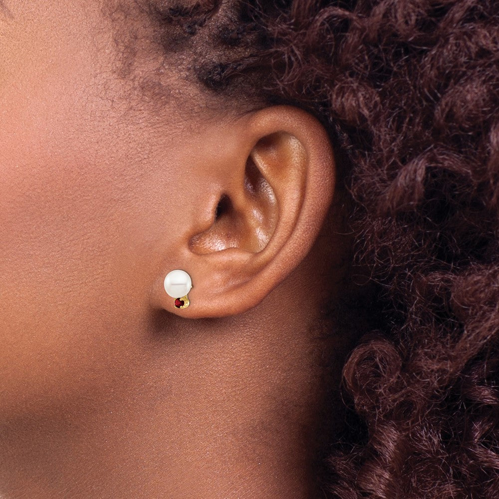 14K 7-7.5mm White Round Freshwater Cultured Pearl Garnet Post Earrings