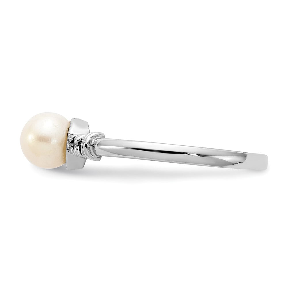 14k White Gold 5mm FW Cultured Pearl AAA Diamond ring