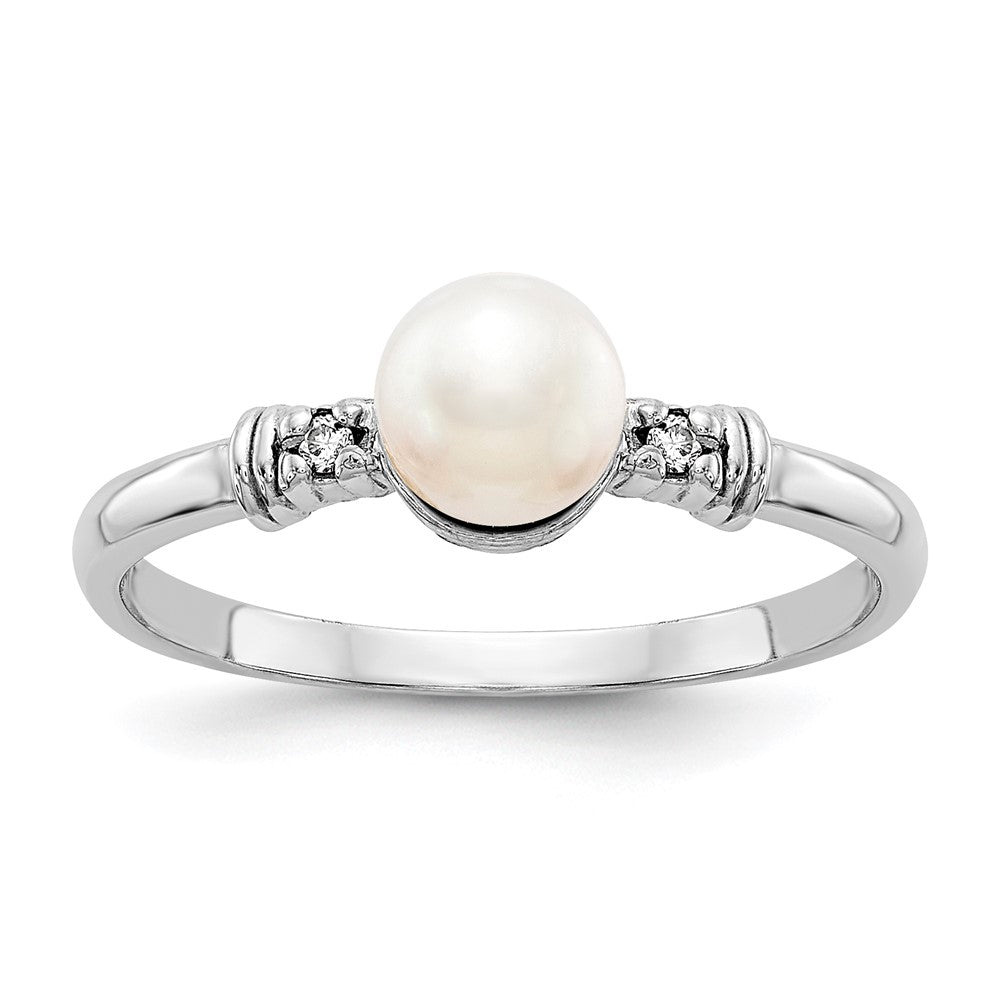 14k White Gold 5mm FW Cultured Pearl VS Diamond ring
