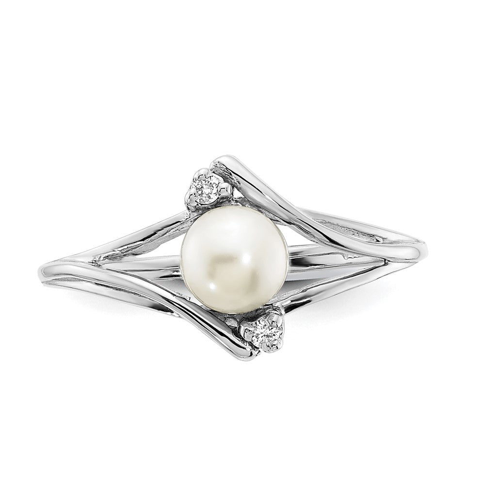 14k White Gold 5mm FW Cultured Pearl A Diamond ring