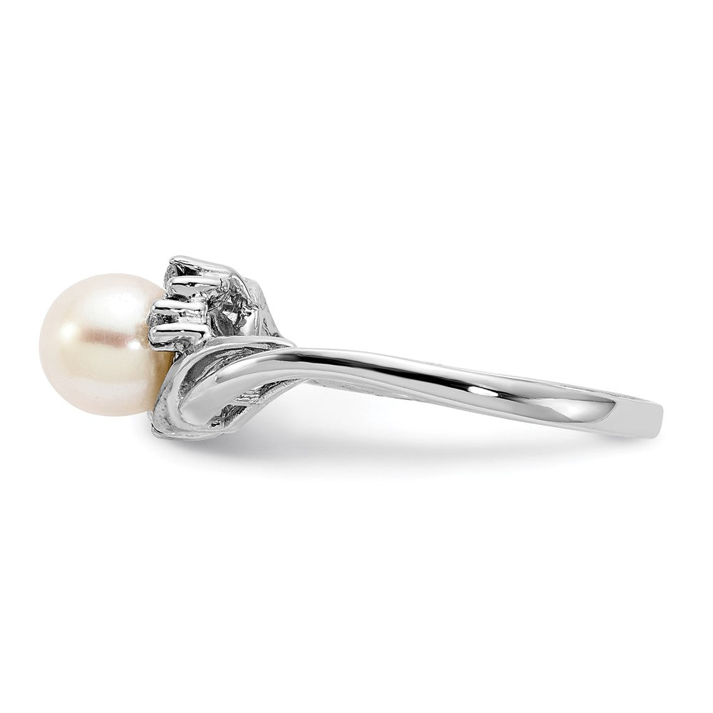 14k White Gold 6mm FW Cultured Pearl A Diamond ring
