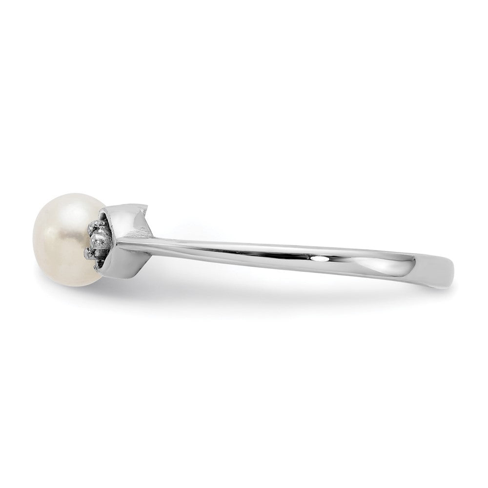 14k White Gold 4.5mm FW Cultured Pearl AA Diamond ring