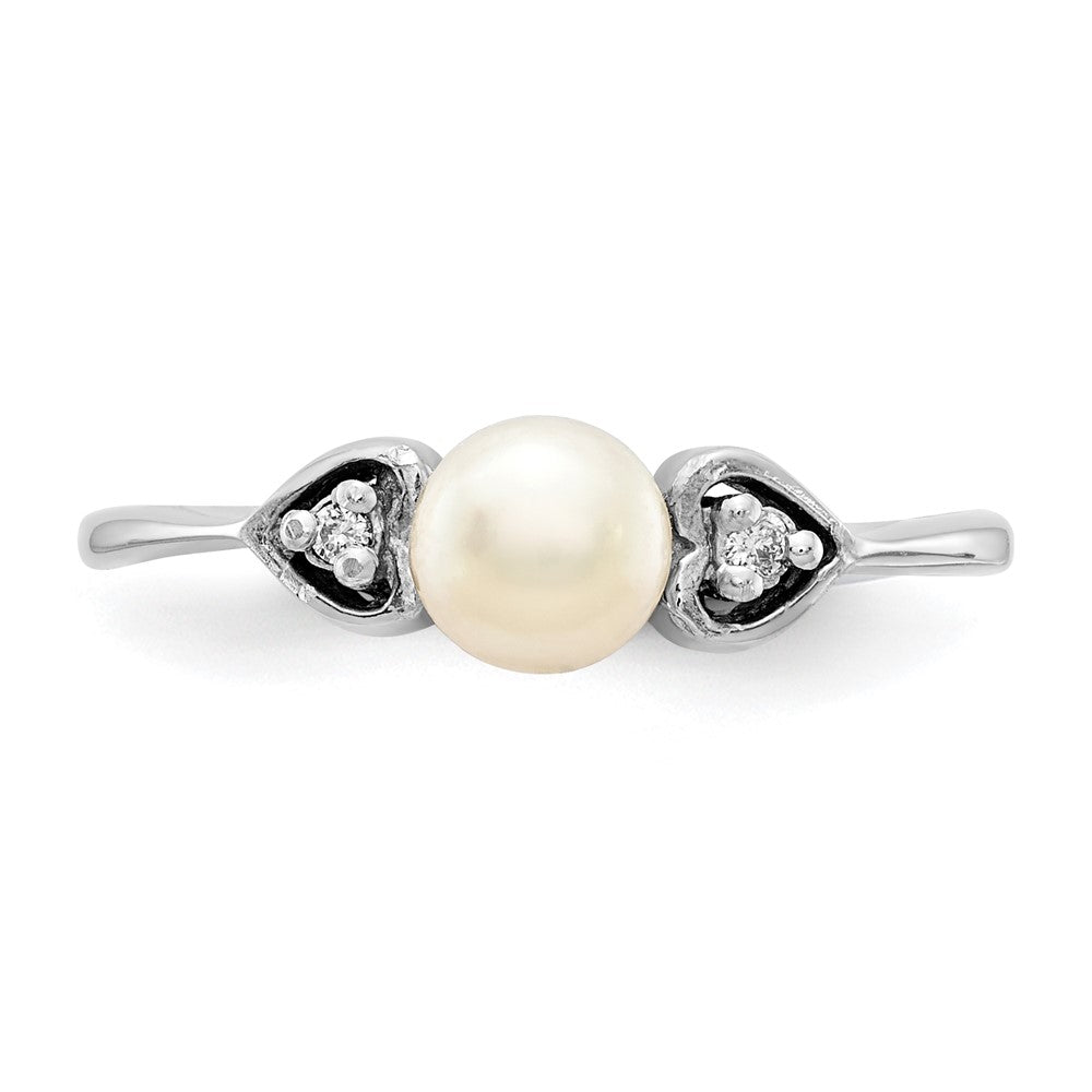 14k White Gold 4.5mm FW Cultured Pearl VS Diamond ring