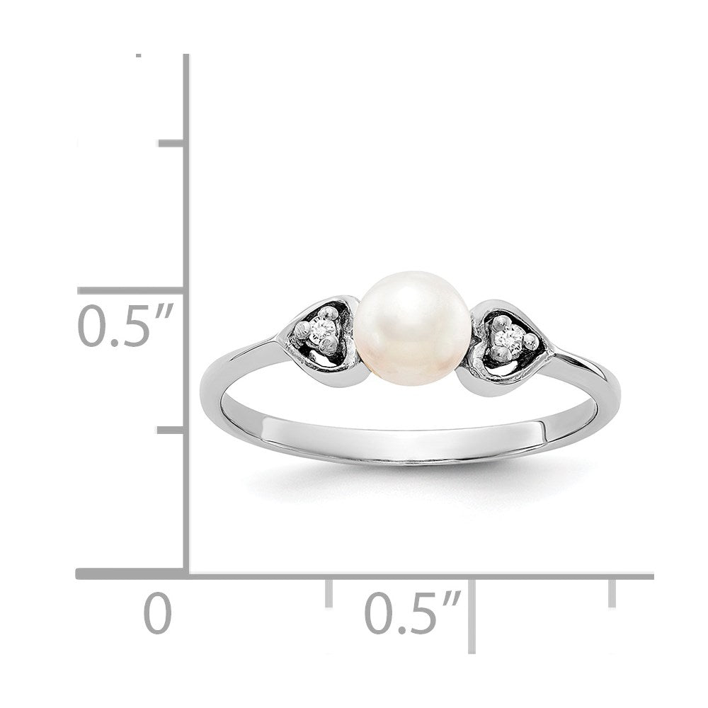 14k White Gold 4.5mm FW Cultured Pearl VS Diamond ring