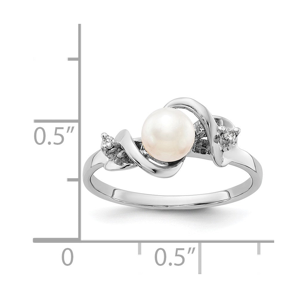 14k White Gold 5.5mm FW Cultured Pearl AA Diamond ring