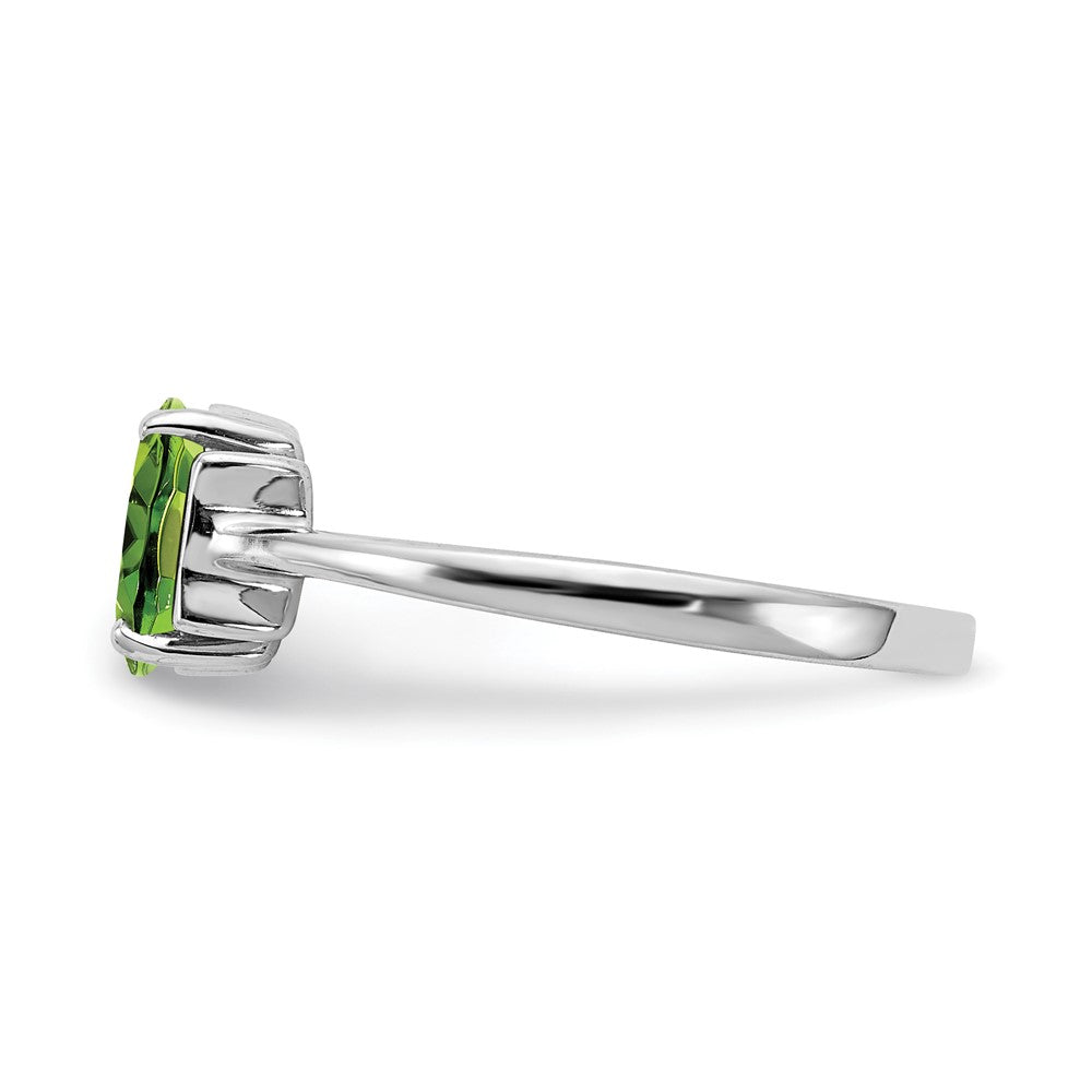 14k White Gold 7x5mm Oval Peridot ring