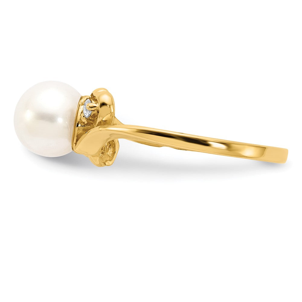 14k Gold 7mm FW Cultured Pearl AAA Diamond ring