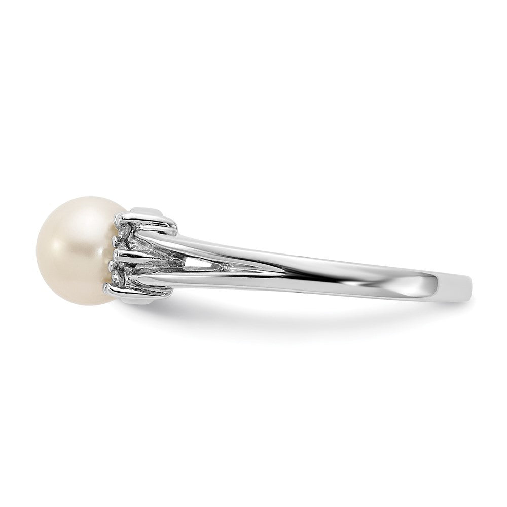 14k White Gold 6mm FW Cultured Pearl A Diamond ring