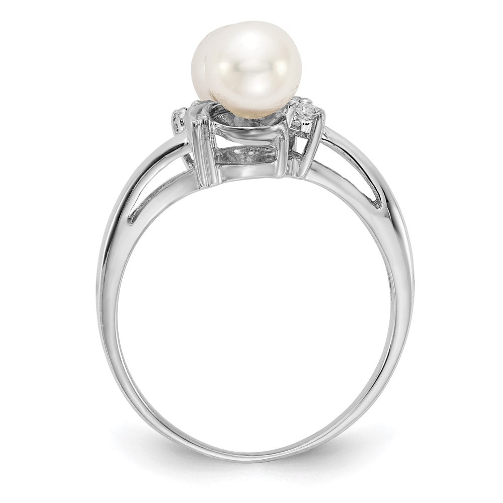 14k White Gold 5.5mm FW Cultured Pearl AA Diamond ring