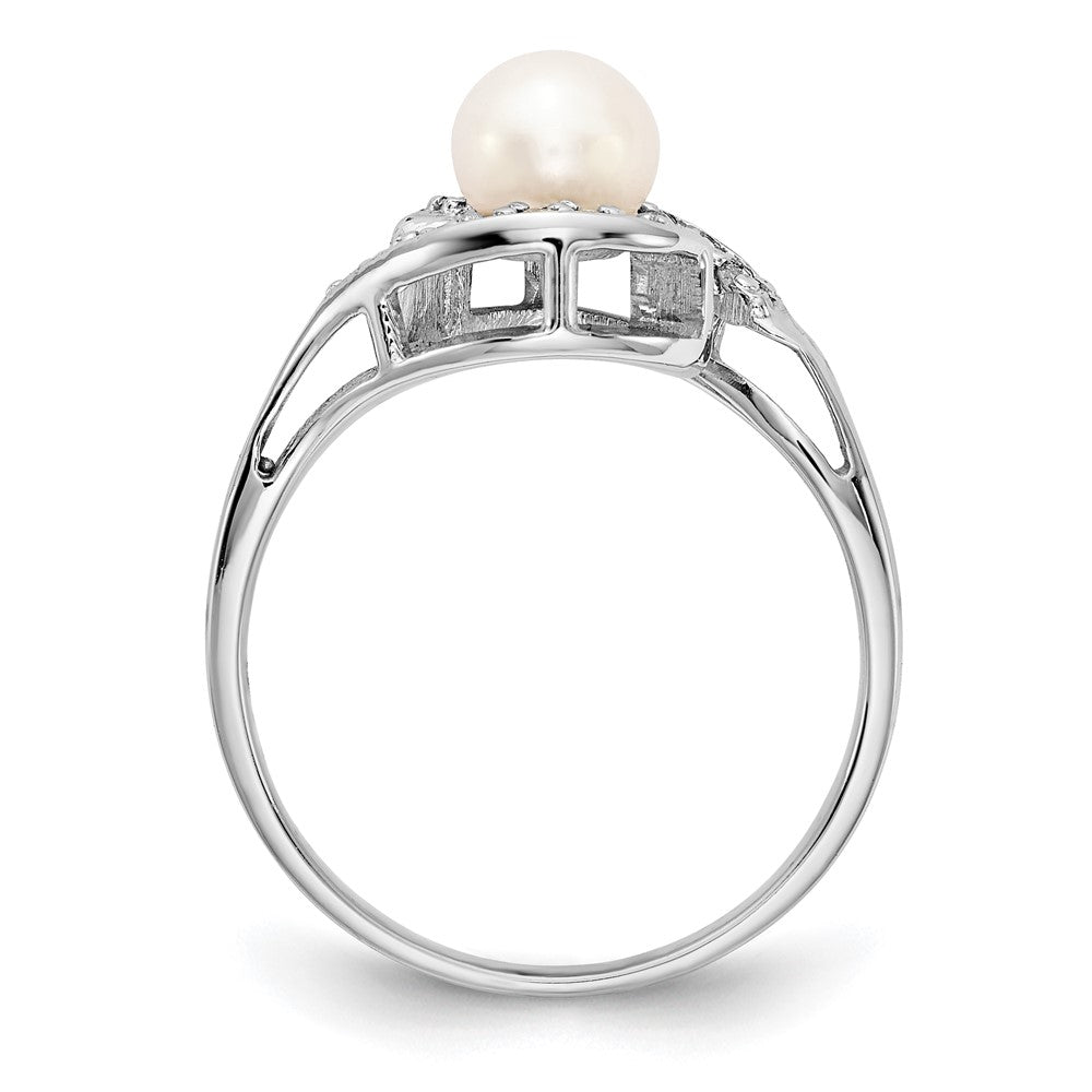 14k White Gold 5.5mm FW Cultured Pearl A Diamond ring