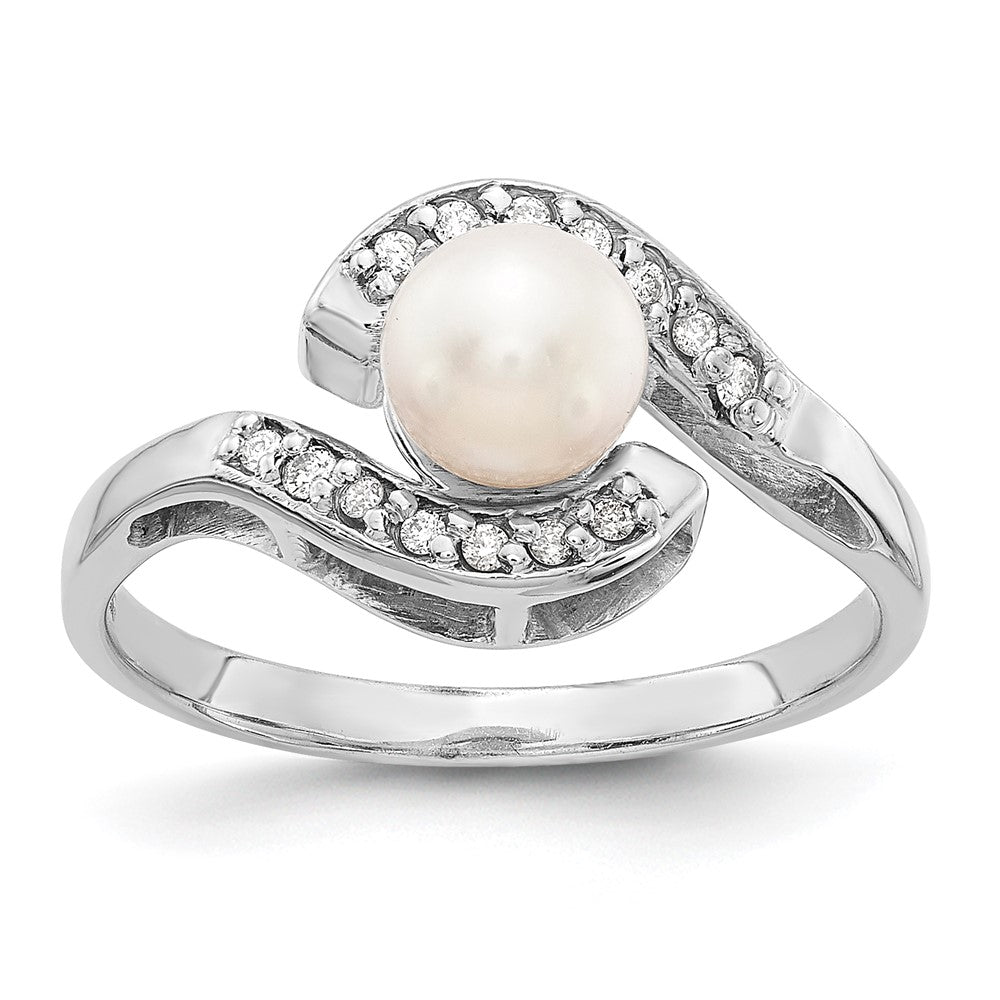 14k White Gold 5.5mm FW Cultured Pearl A Diamond ring