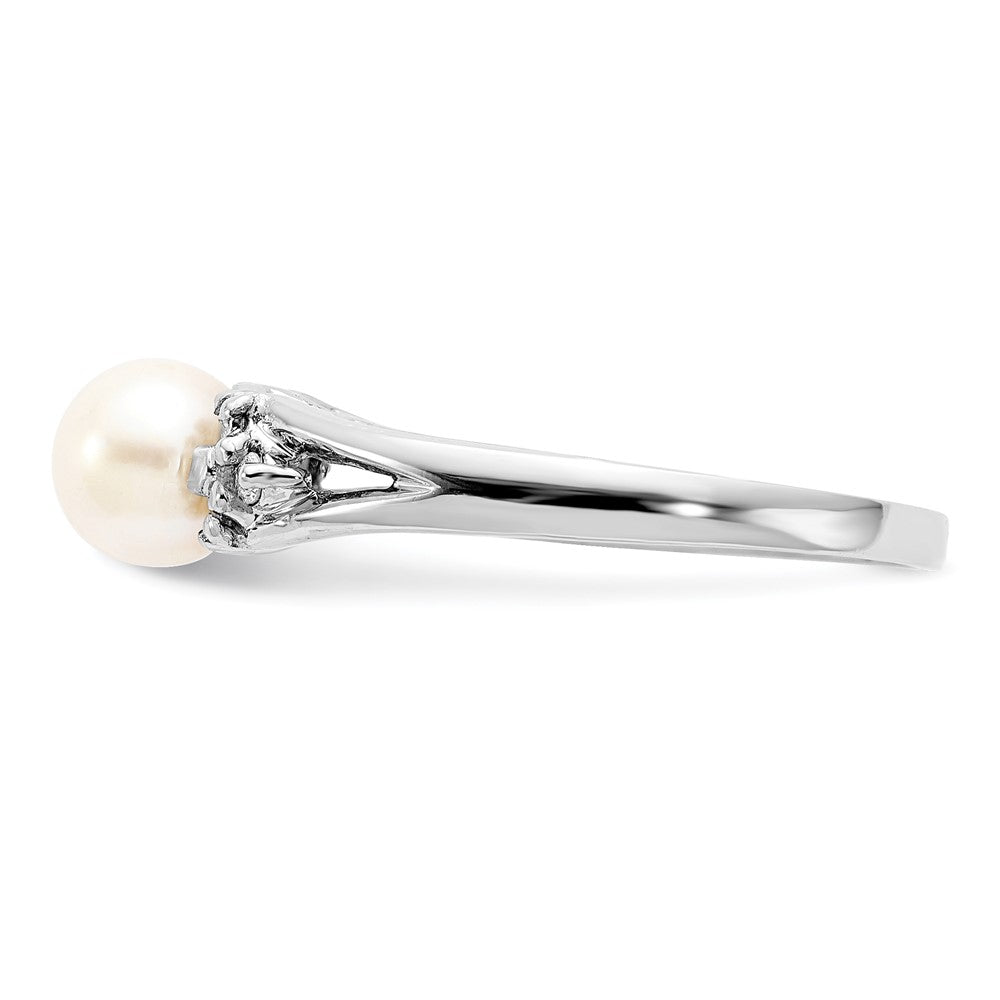 14k White Gold 6mm FW Cultured Pearl VS Diamond ring