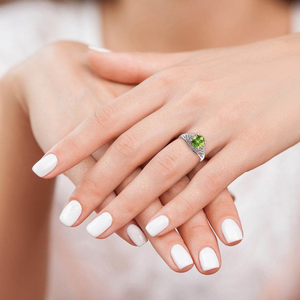 14k White Gold 8x6mm Oval Peridot Checker ring